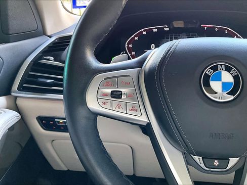 Used 2022 BMW X7 xDrive40i w/ Premium Package image 23