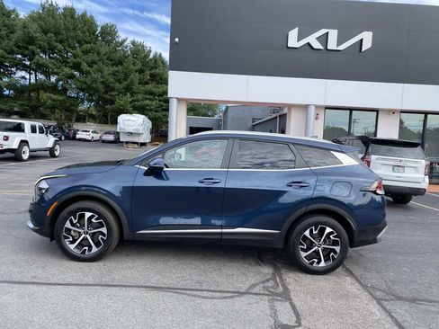 Used 2023 Kia Sportage EX AWD/4WD image 2
