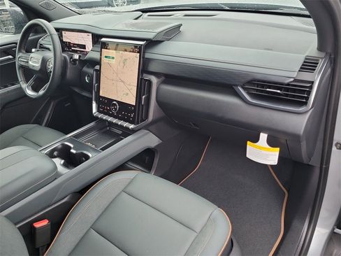 Used 2025 GMC Acadia AT4 image 29