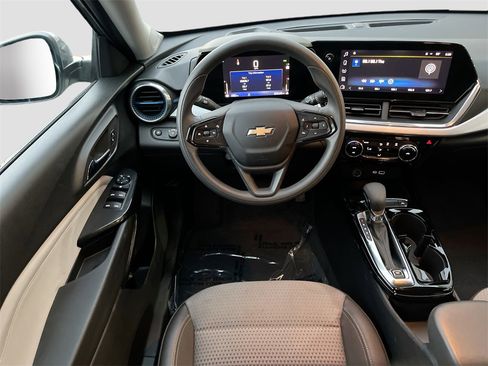 Used 2024 Chevrolet Trax LT image 24