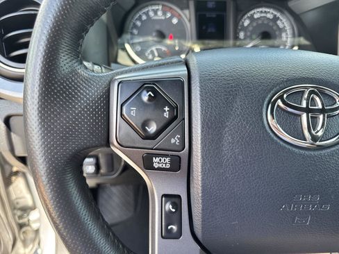 Used 2017 Toyota Tacoma TRD Off-Road w/ Tow Package (A/T) AWD/4WD image 21