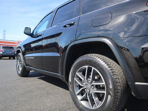Used 2019 Jeep Grand Cherokee Laredo w/ 18" Wheel & 8.4" Radio Group image 27