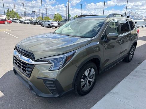 Used 2024 Subaru Ascent Premium w/ Convenience Package image 3