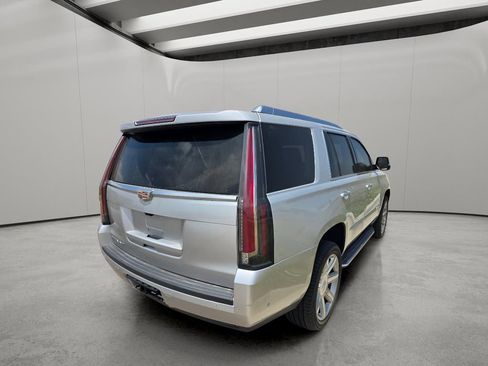 Used 2019 Cadillac Escalade Luxury AWD/4WD image 5