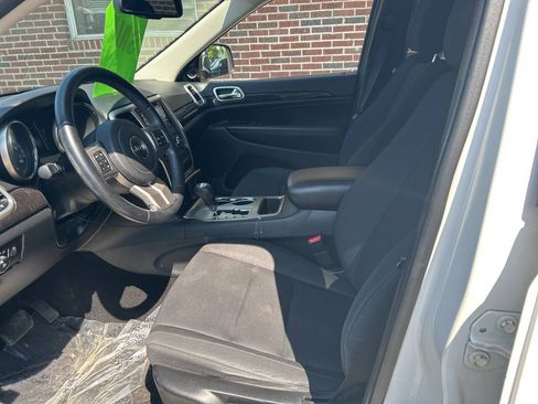 Used 2012 Jeep Grand Cherokee Laredo AWD/4WD image 7