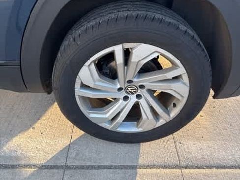 Certified 2023 Volkswagen Atlas SE image 9