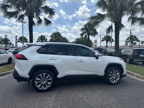 Used 2021 Toyota RAV4 XLE Premium FWD image 4
