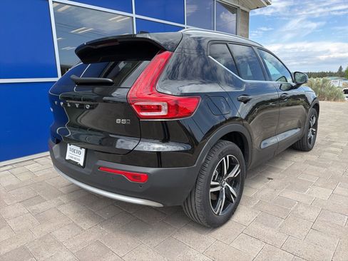 Used 2025 Volvo XC40 B5 Core AWD/4WD image 7