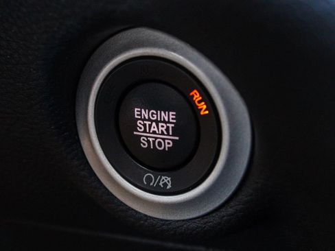 Used 2024 Chrysler Pacifica Limited FWD image 22