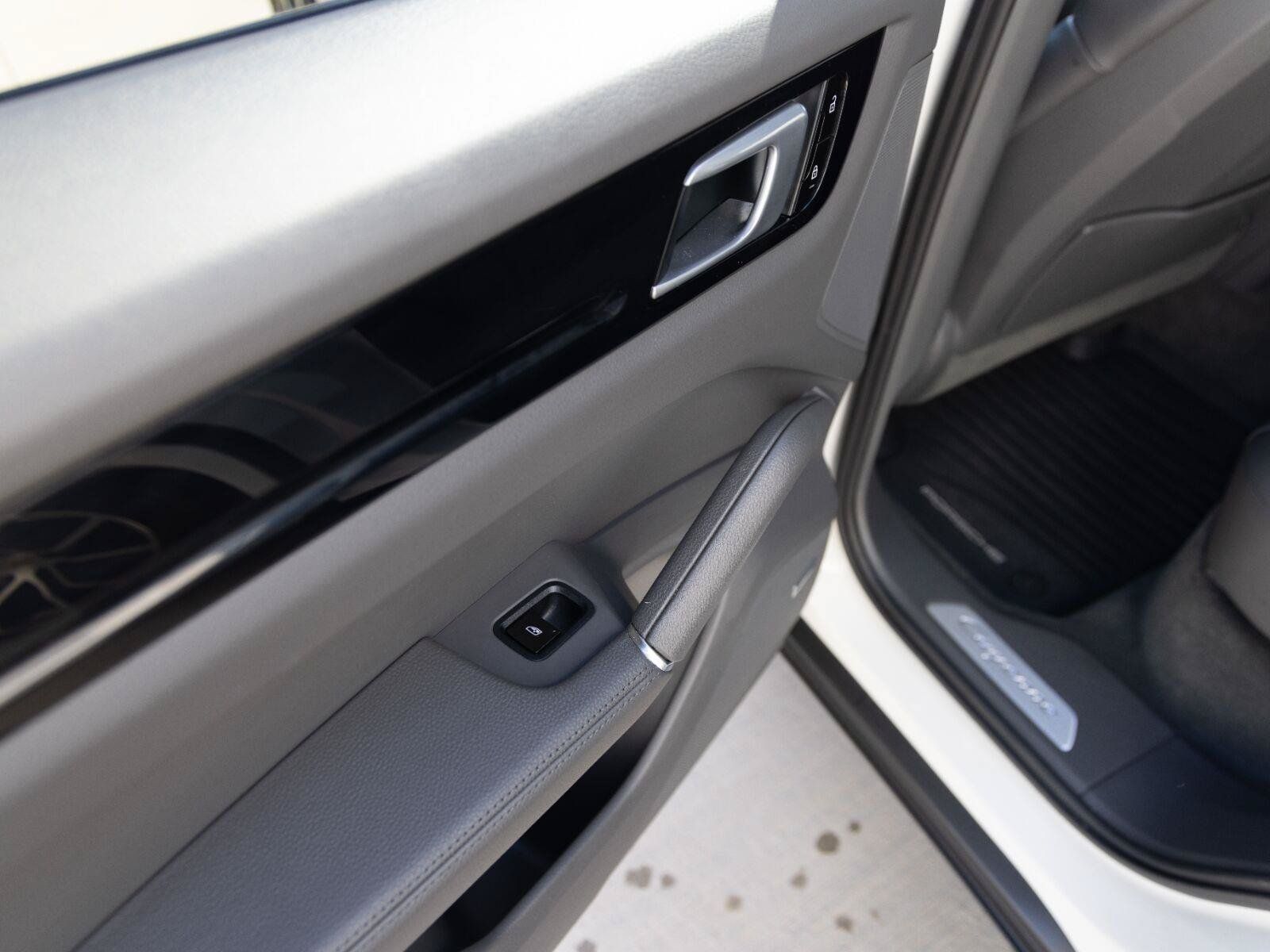 Used 2020 Porsche Cayenne AWD/4WD image 28