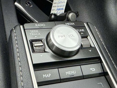 Used 2018 Lexus LC 500h image 24