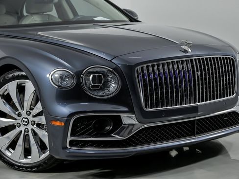 Used 2020 Bentley Flying Spur W12 image 3