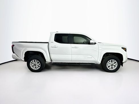 Used 2025 Toyota Tacoma SR5 RWD image 10