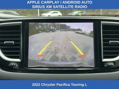 Used 2022 Chrysler Pacifica Touring-L image 3
