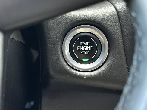 Used 2024 GMC Yukon XL SLT AWD/4WD image 32