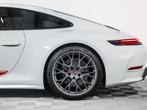 Used 2025 Porsche 911 Carrera RWD image 14
