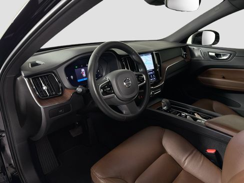 Certified 2023 Volvo XC60 B5 Plus w/ Climate Package FWD image 10