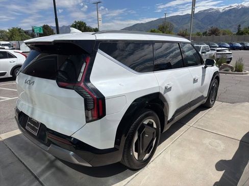Used 2024 Kia EV9 Land AWD/4WD image 4
