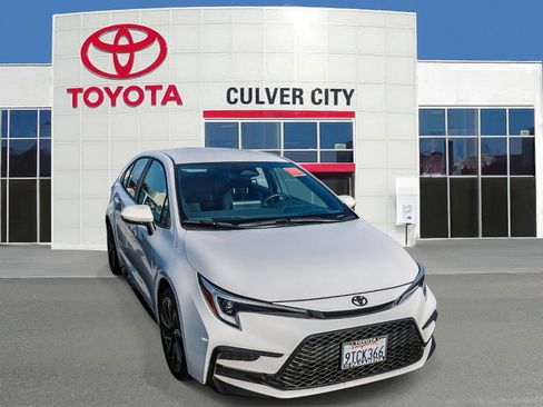 Used 2025 Toyota Corolla SE image 1