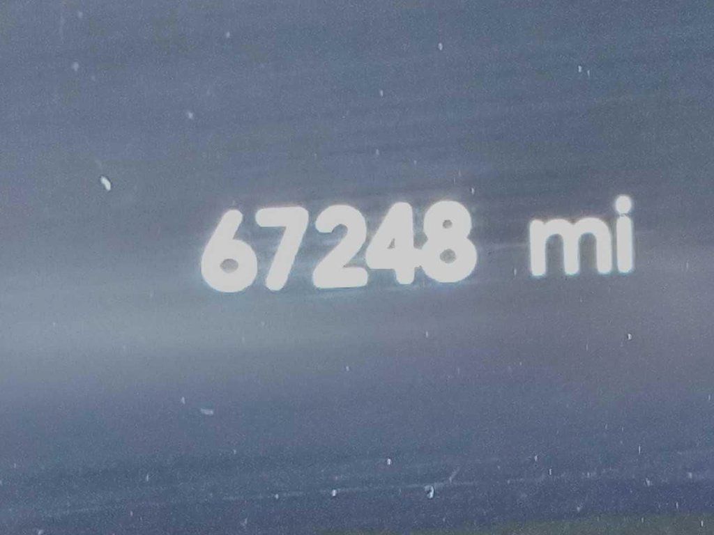 Used 2023 Chrysler Pacifica Touring-L FWD image 9
