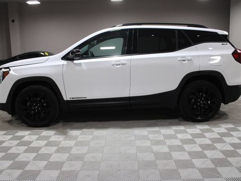 Used 2022 GMC Terrain SLT w/ Tech Package AWD/4WD image 9