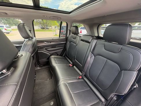 Used 2023 Jeep Grand Cherokee 4WD 4xe w/ Luxury Tech Group II image 30