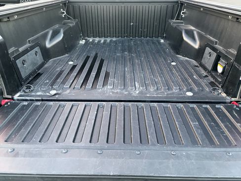 Used 2018 Toyota Tacoma TRD Off-Road w/ Technology Package AWD/4WD image 26