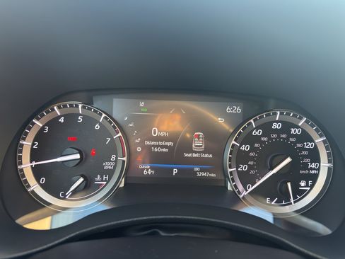 Used 2022 Toyota Highlander XLE AWD/4WD image 17
