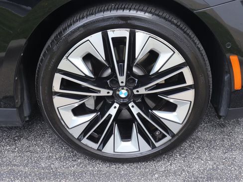 Used 2025 BMW 530i xDrive w/ Premium Package AWD/4WD image 40