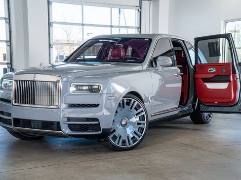 Used 2022 Rolls-Royce Cullinan image 2
