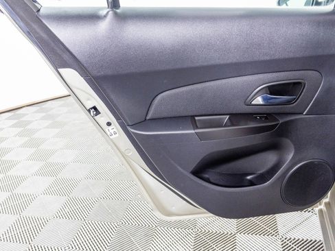 Used 2015 Chevrolet Cruze LT image 34