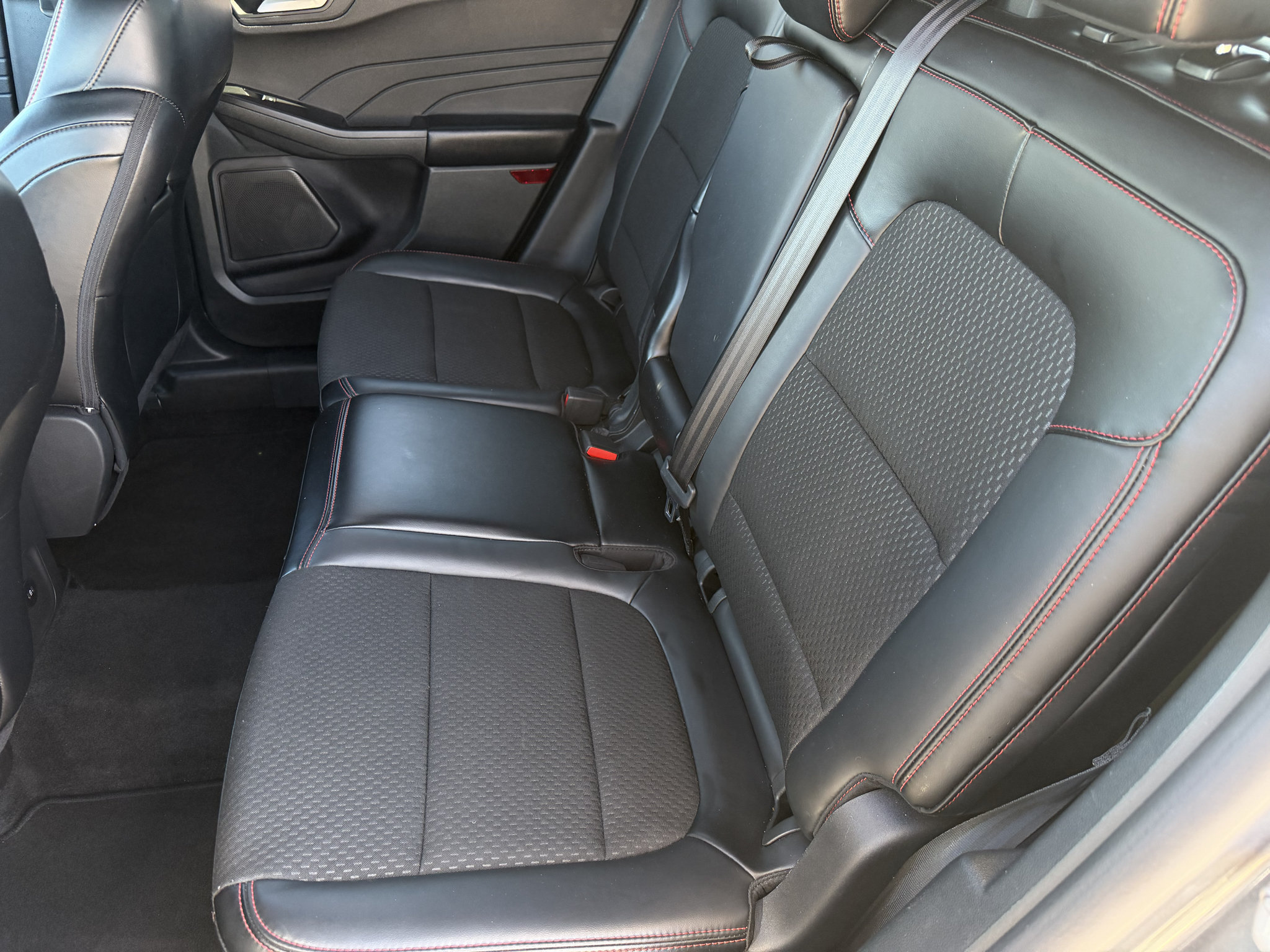 Used 2025 Ford Escape ST-Line Select AWD/4WD image 28