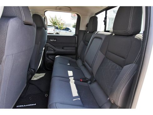 Used 2025 Nissan Frontier SV w/ SV Convenience Package RWD image 14