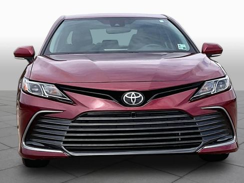 Used 2021 Toyota Camry LE w/ Convenience Package FWD image 4