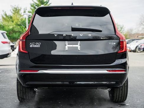 Certified 2025 Volvo XC90 T8 Core w/ Climate Package image 5