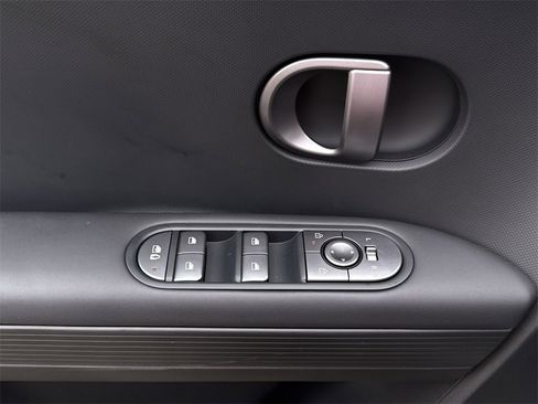 New 2025 Hyundai Ioniq 5 SE image 15