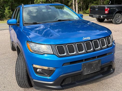 Used 2021 Jeep Compass Latitude w/ Sun and Sound Group AWD/4WD image 8