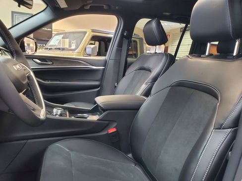 New 2026 Jeep Grand Cherokee Altitude image 10