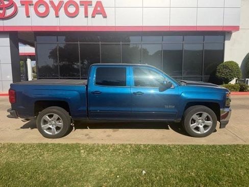 Used 2018 Chevrolet Silverado 1500 LT w/ Texas Edition image 5