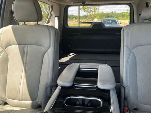 Used 2022 Jeep Grand Wagoneer Series II w/ Convenience Group III AWD/4WD image 16