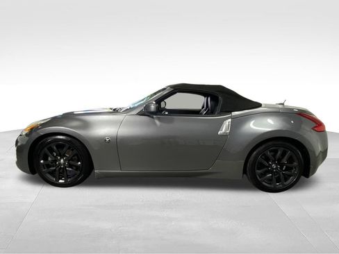 Used 2014 Nissan 370Z Touring RWD image 7
