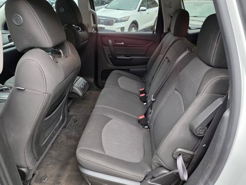 Used 2017 Chevrolet Traverse LT image 7