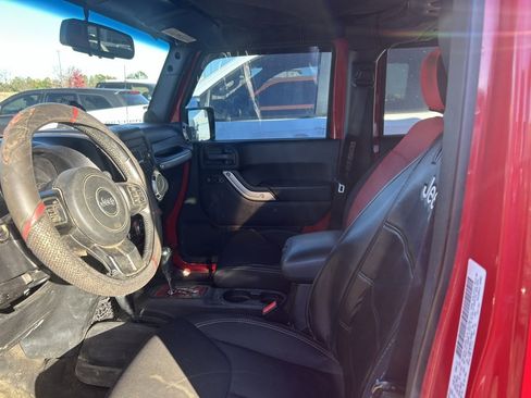 Used 2014 Jeep Wrangler Unlimited Sahara image 4