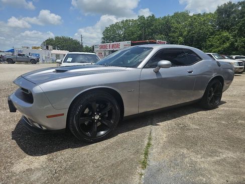 Used 2015 Dodge Challenger R/T w/ Quick Order Package 28B R/T RWD image 8