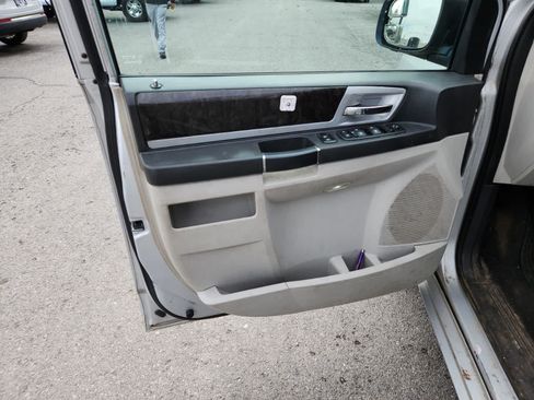 Used 2009 Dodge Grand Caravan SXT FWD image 16