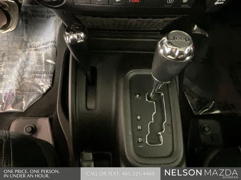 Used 2016 Jeep Wrangler Unlimited Rubicon image 37