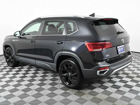Certified 2022 Volkswagen Taos SE FWD image 6