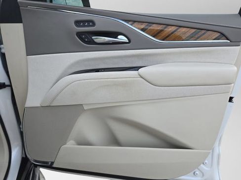 Used 2021 Cadillac Escalade Premium Luxury Platinum AWD/4WD image 46