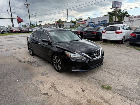 Used 2017 Nissan Altima 2.5 SR FWD image 7