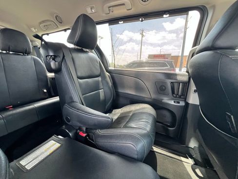 Used 2020 Toyota Sienna SE Premium image 21